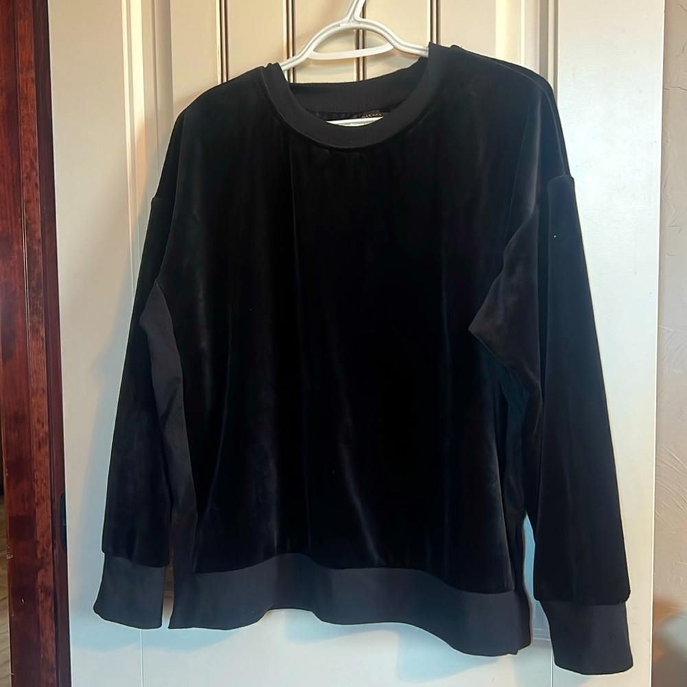 Donakara Pajama/Lounge Wear Top in a Rich Velvety 92% Polyester & 8% % Elastane.